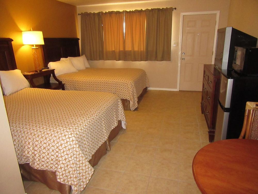 El Patio Inn photo 11