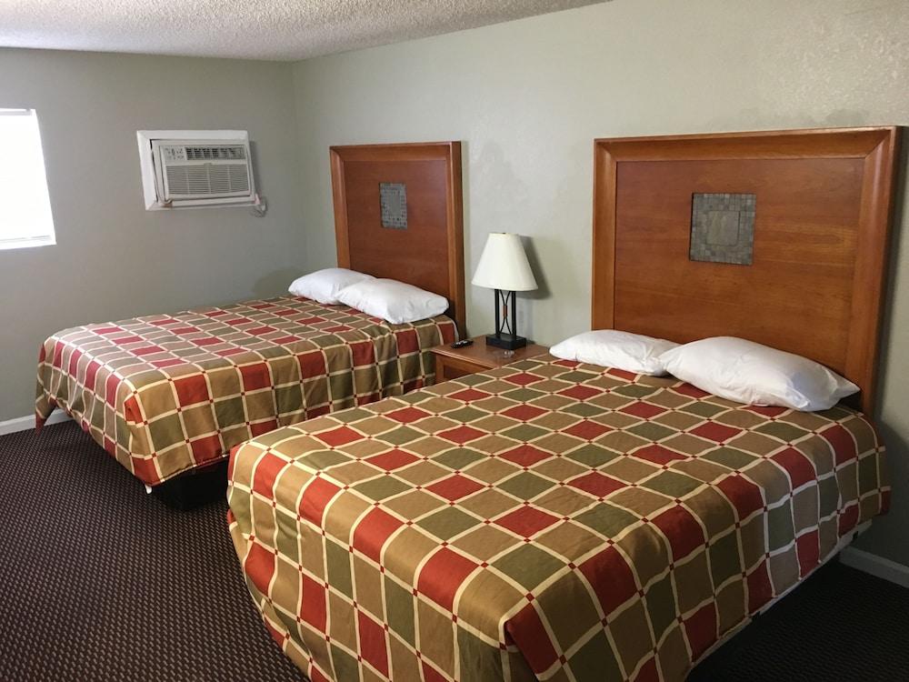 Red Carpet Motel photo 10