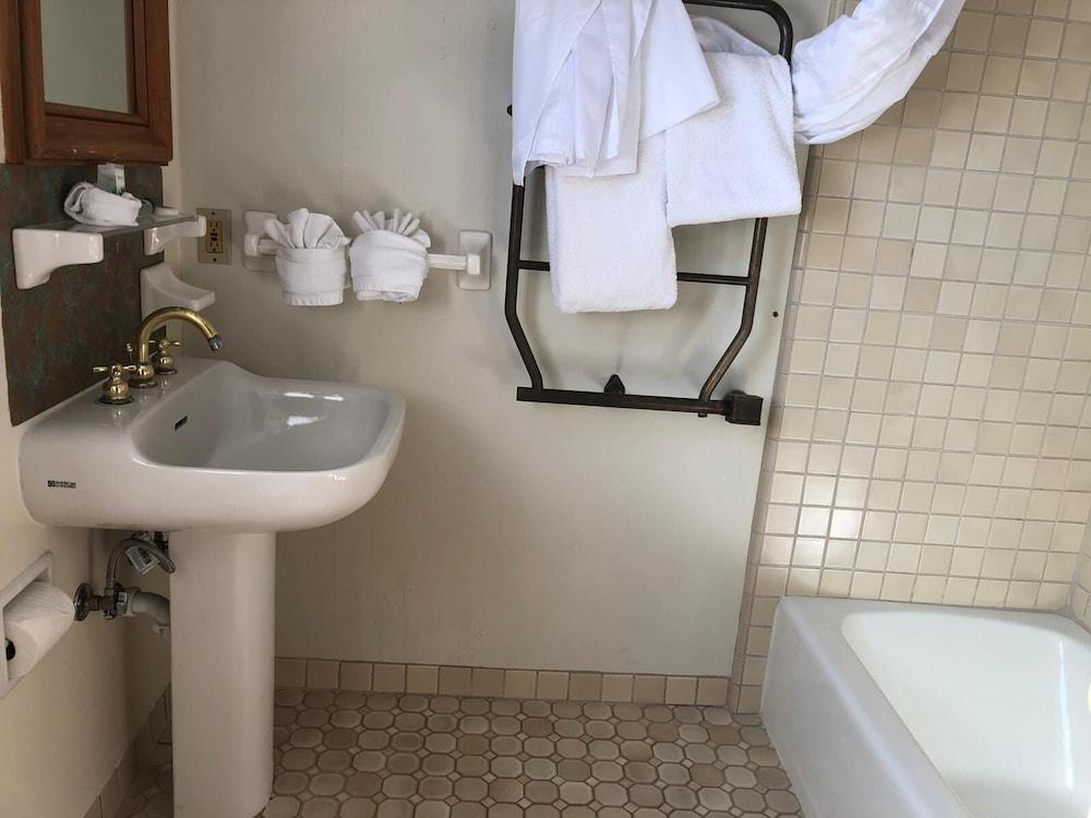 Pacific Grove Inn photo 64