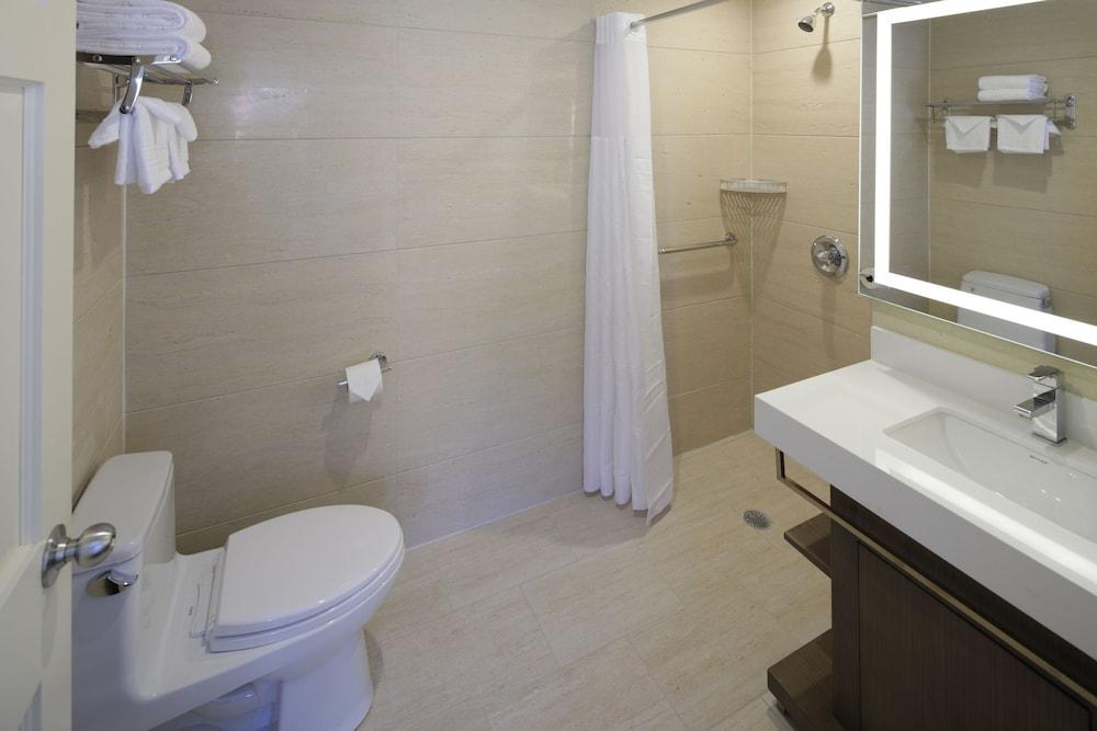 Mayfair Inn and Suites photo 22