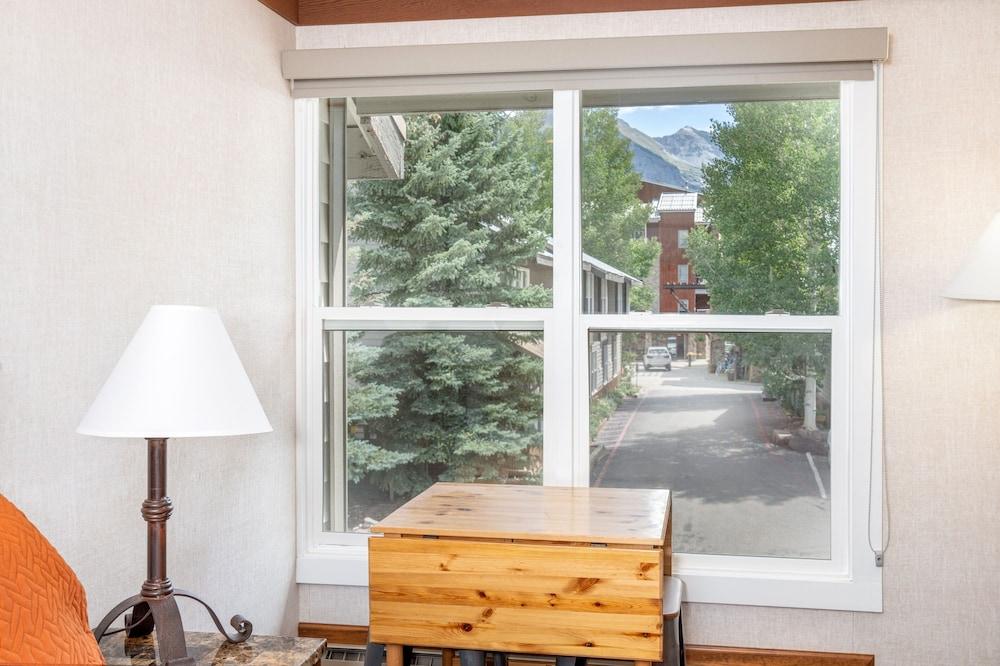 Mountainside Inn 118 1 Bedroom Hotel Room by Alpine Lodging Telluride photo 2