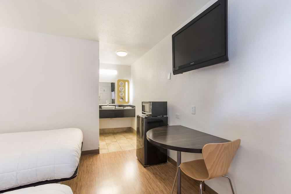 Americas Best Value Inn Bowling Green photo 18