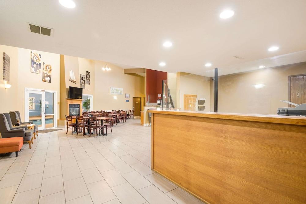 AmericInn by Wyndham Lake Mills photo 3