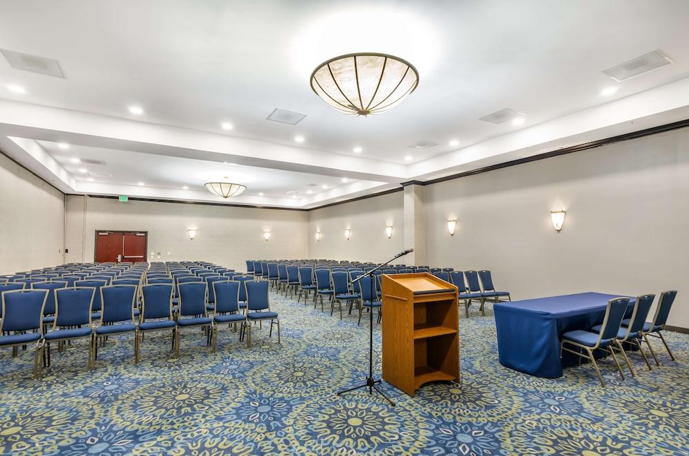 Best Western Plus Waynesboro Inn & Suites Conference Center photo 46