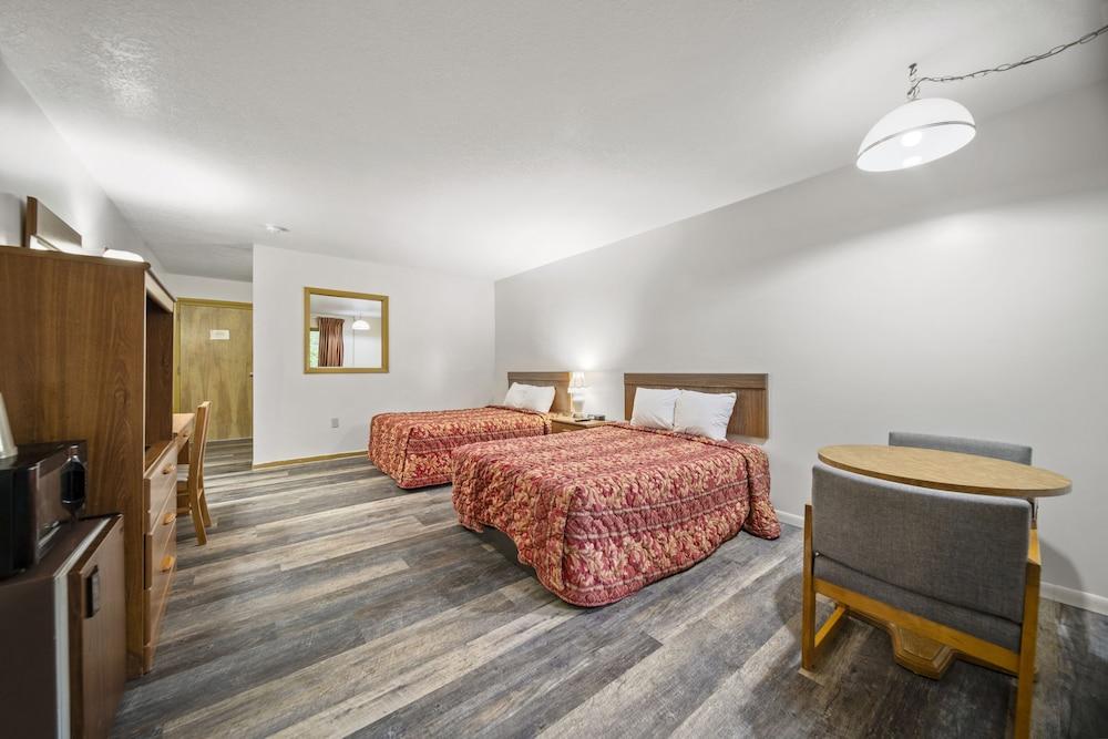 Executive Inn Cass City photo 38