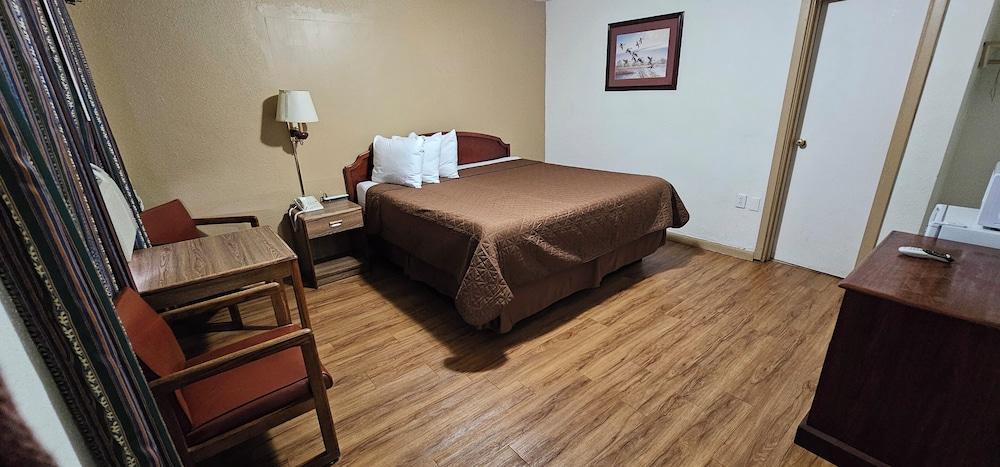 Deluxe Inn photo 4