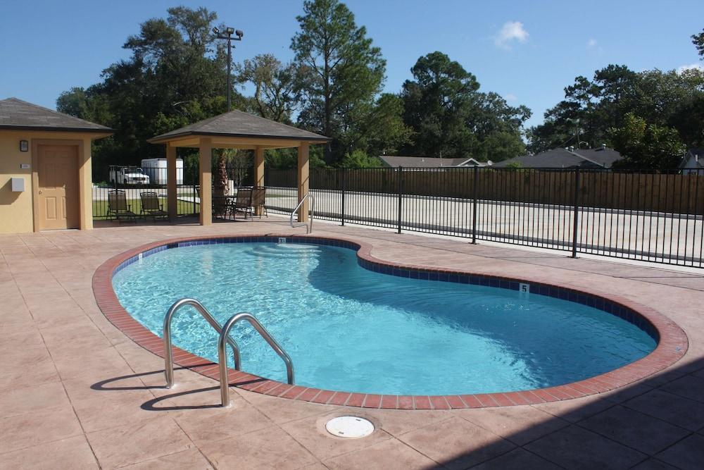 Americas Best Value Inn & Suites Lake Charles at I-210 Exit 11 photo 11