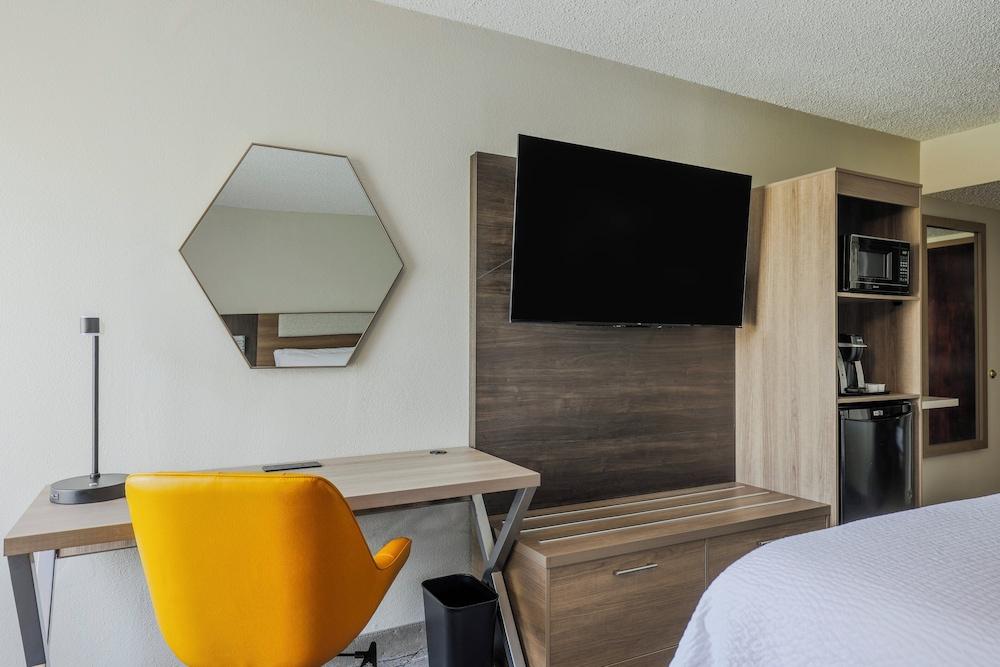 Holiday Inn Express Burlington by IHG photo 13