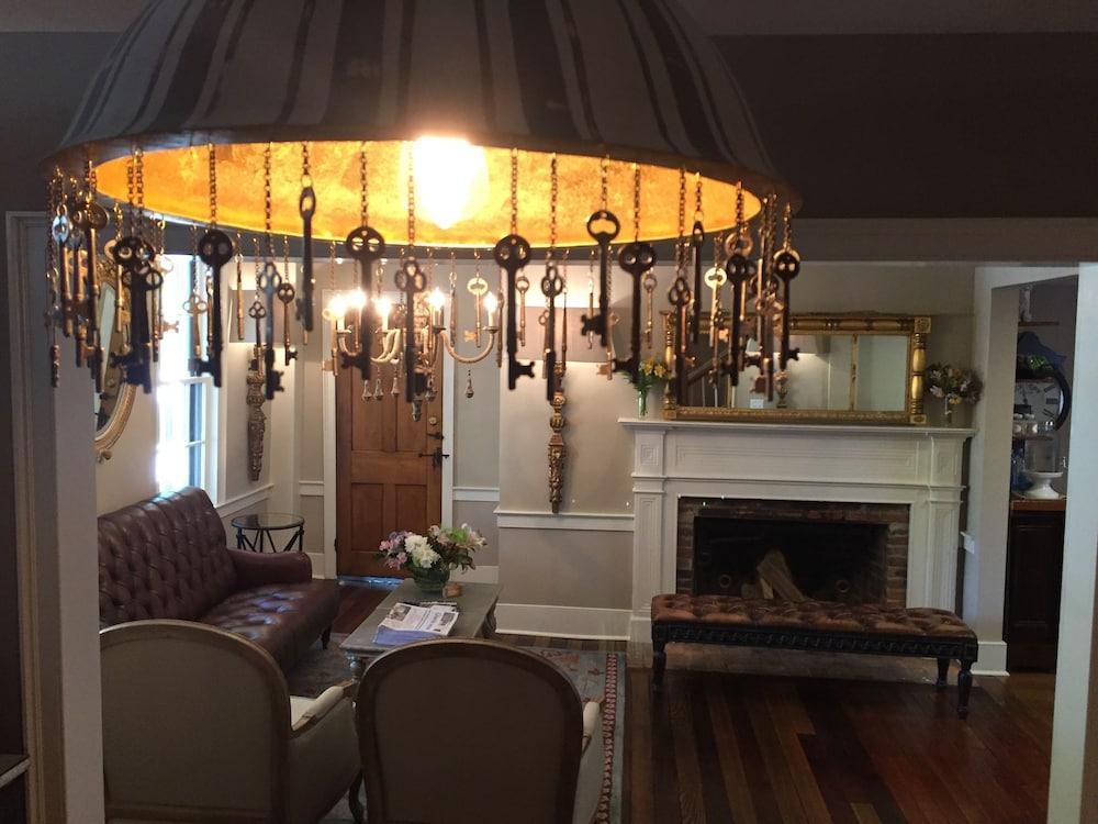 The Buxton Inn photo 2