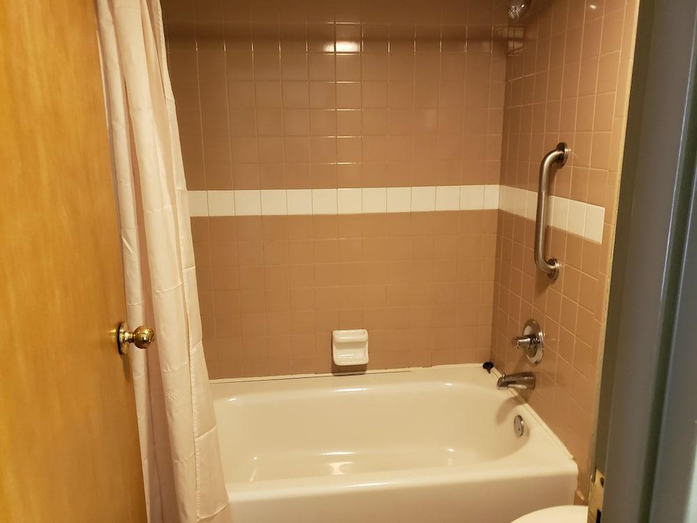 Hotsprings Village Inn photo 12
