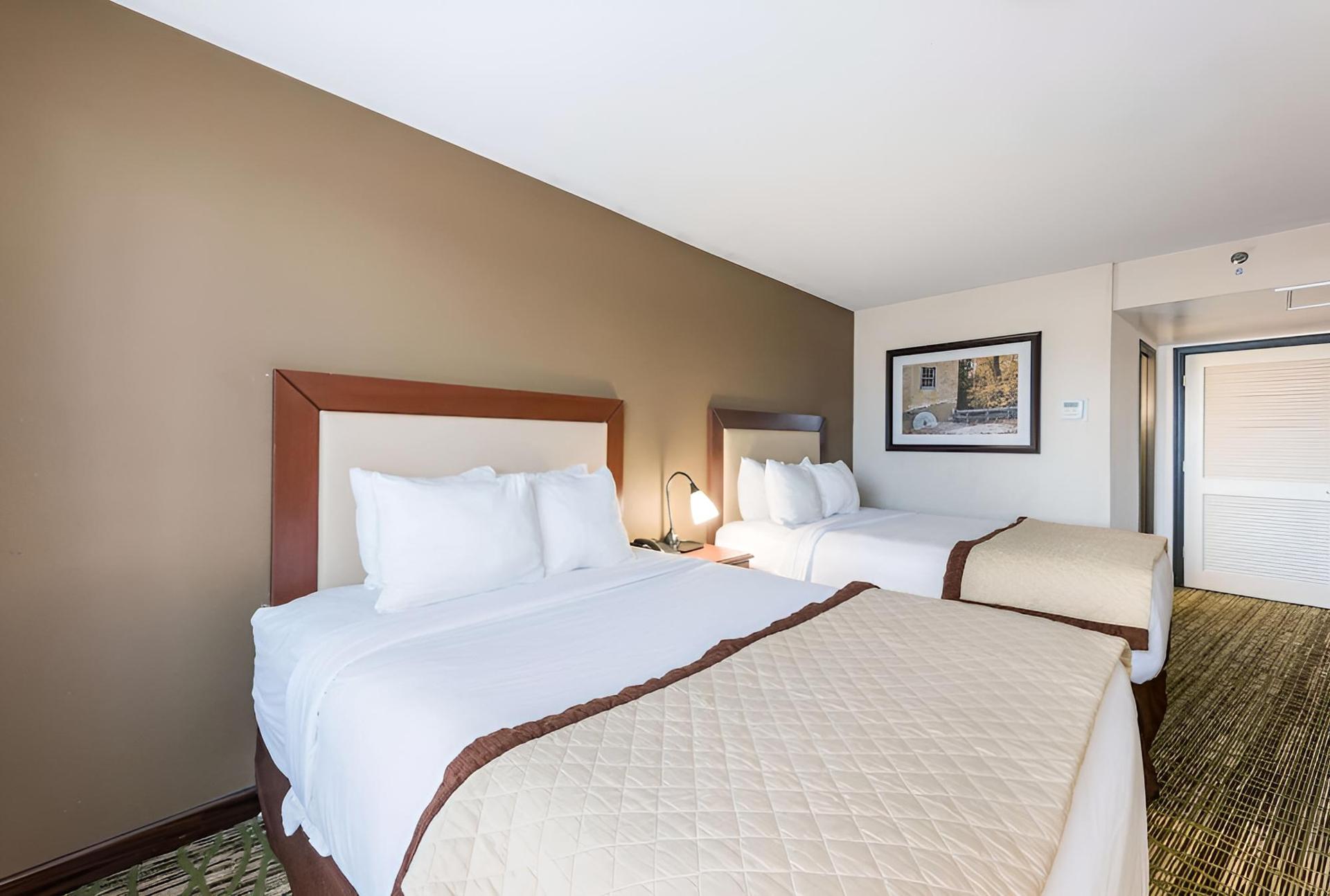 Clarion Hotel & Suites photo 17