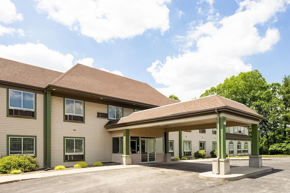 Econo Lodge Whitehall near Michigan's Adventure photo 18