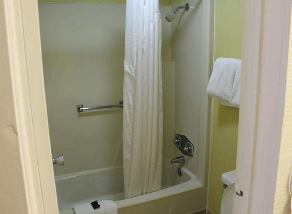 Americas Best Value Inn Conyer photo 32