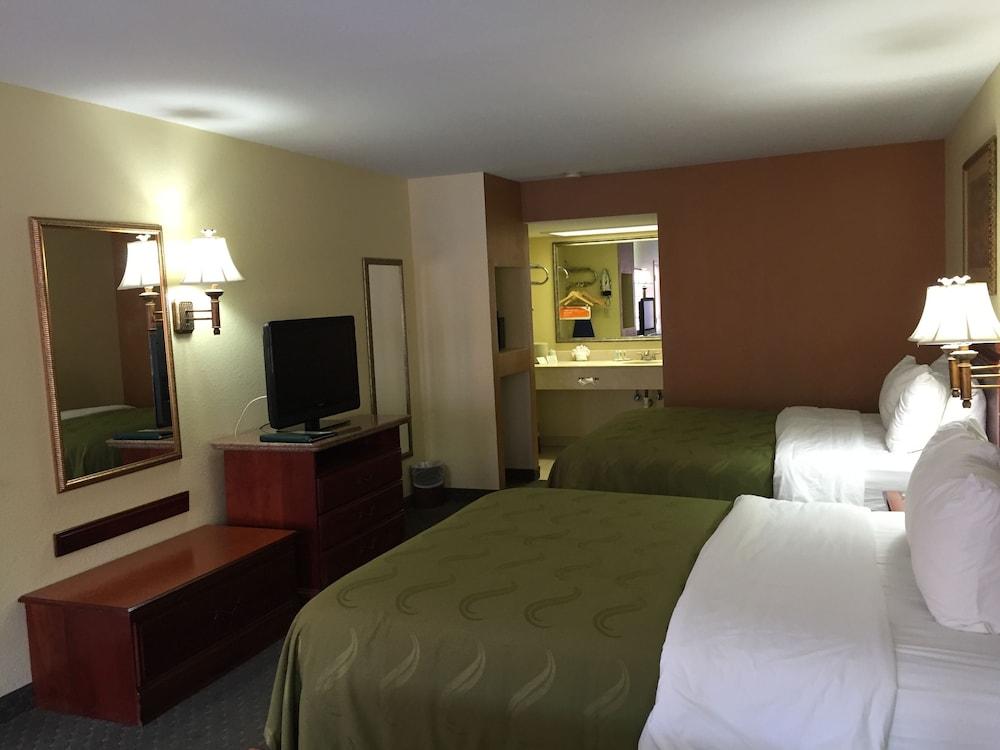 Econo Lodge Inn & Suites Eagle Pass photo 21