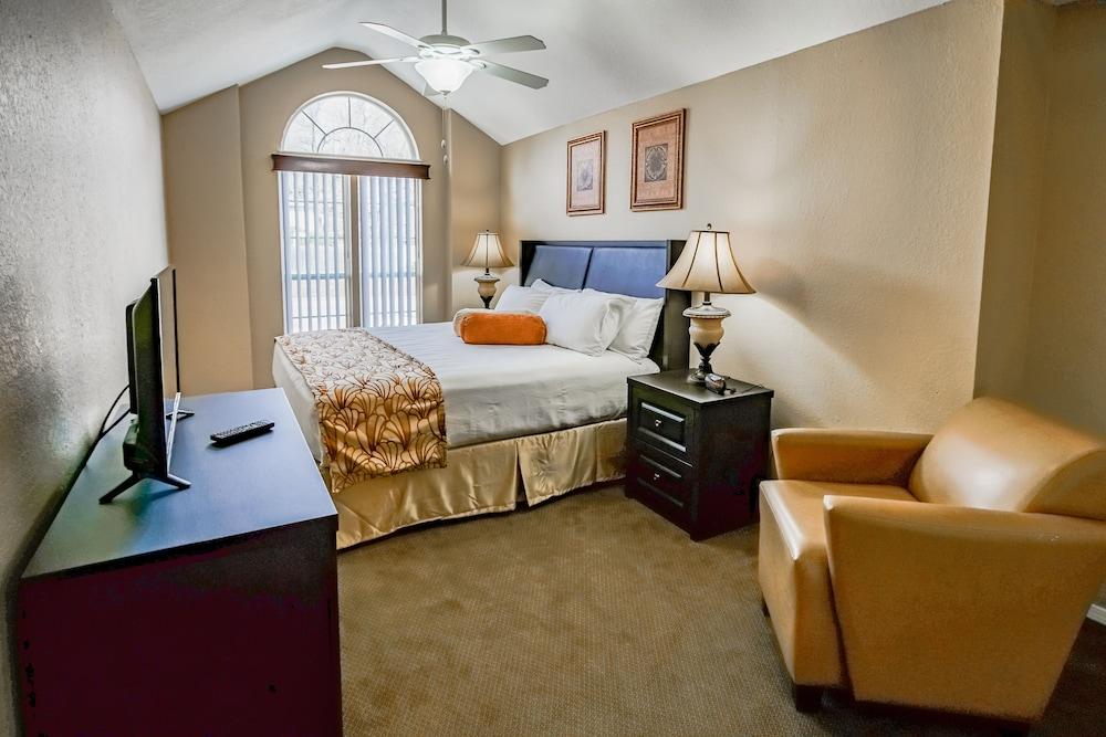 The Townhouses photo 19