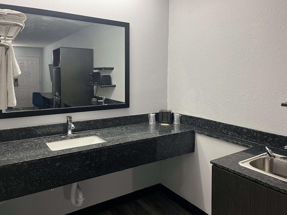 Studio 6 West Columbia, SC - Airport photo 10