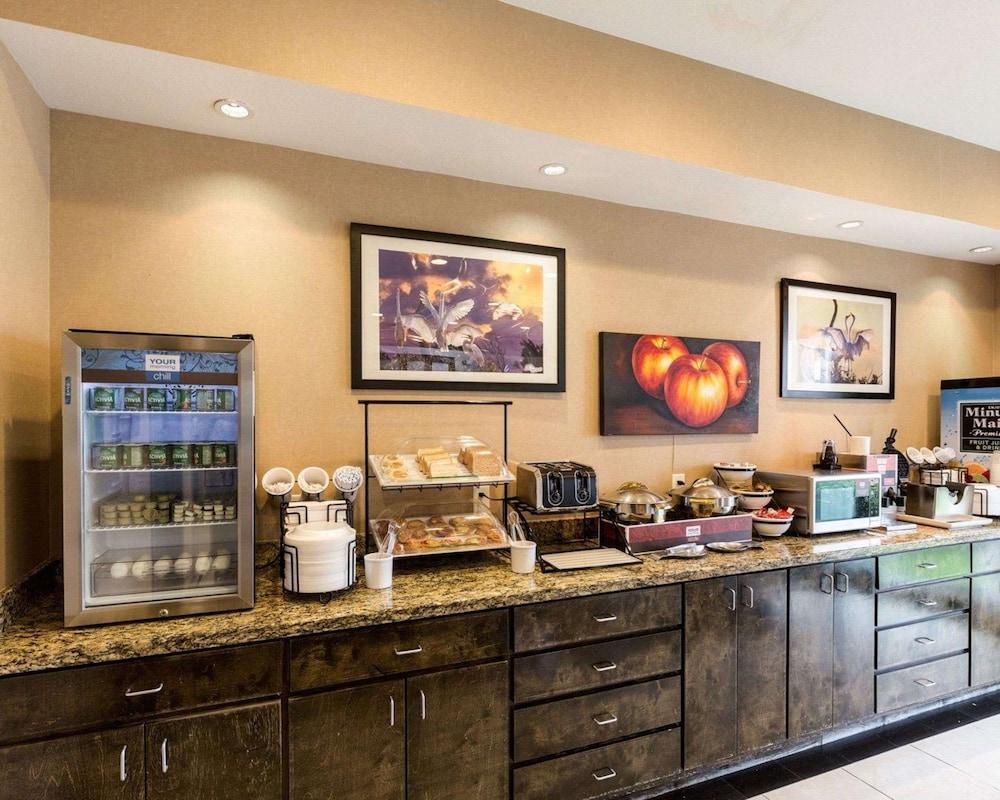 Comfort Inn & Suites Winnie photo 30