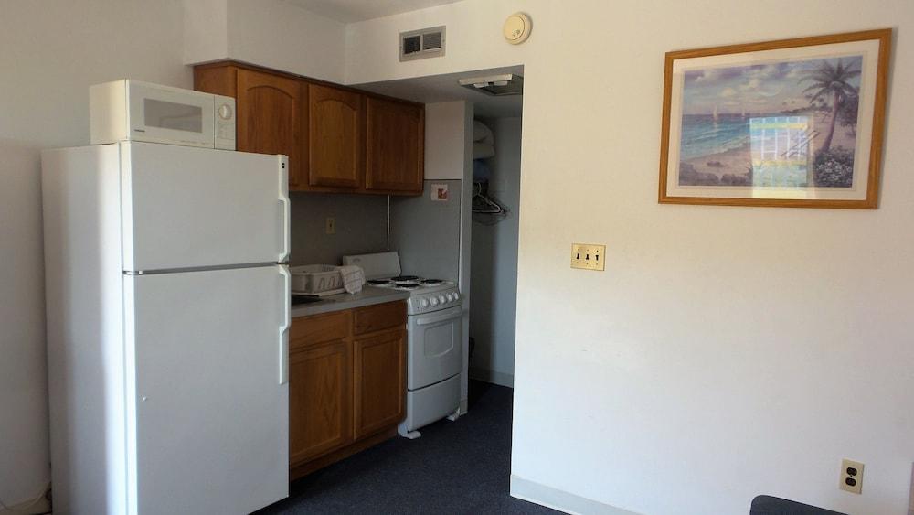 Golden Rail Motel photo 25