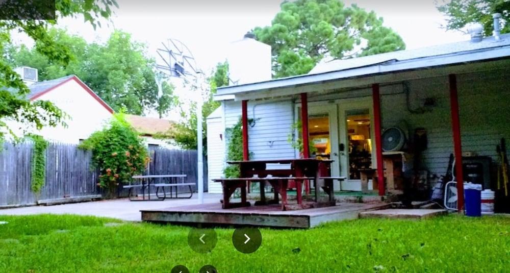 Wild Wild West Backpackers Hostel photo 2