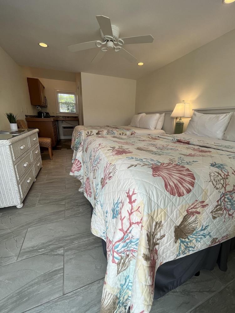 Beach Breeze Inn photo 88