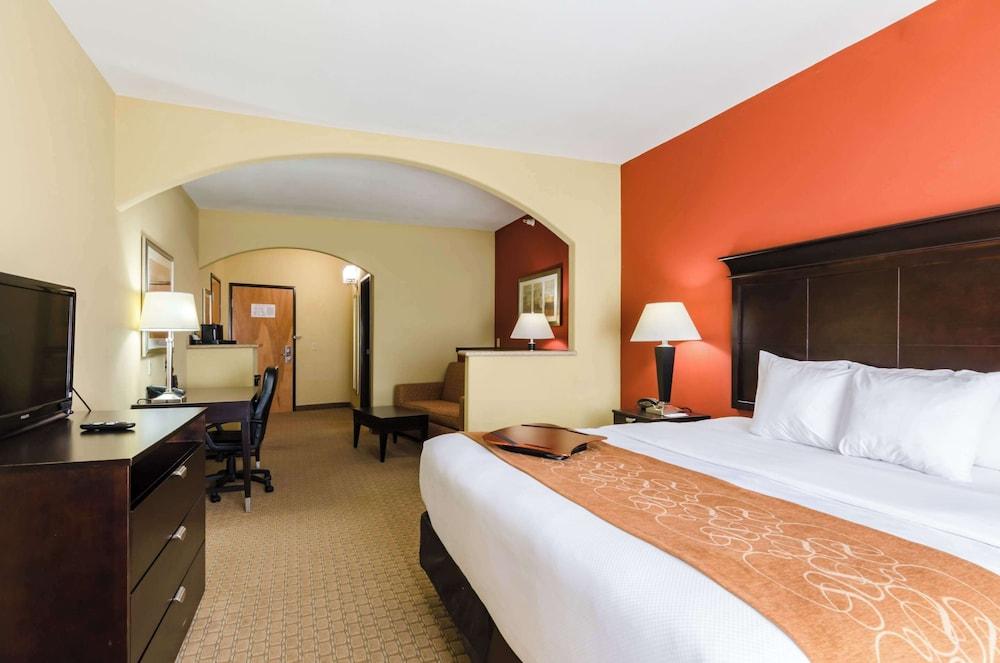 Comfort Suites Salina South photo 32
