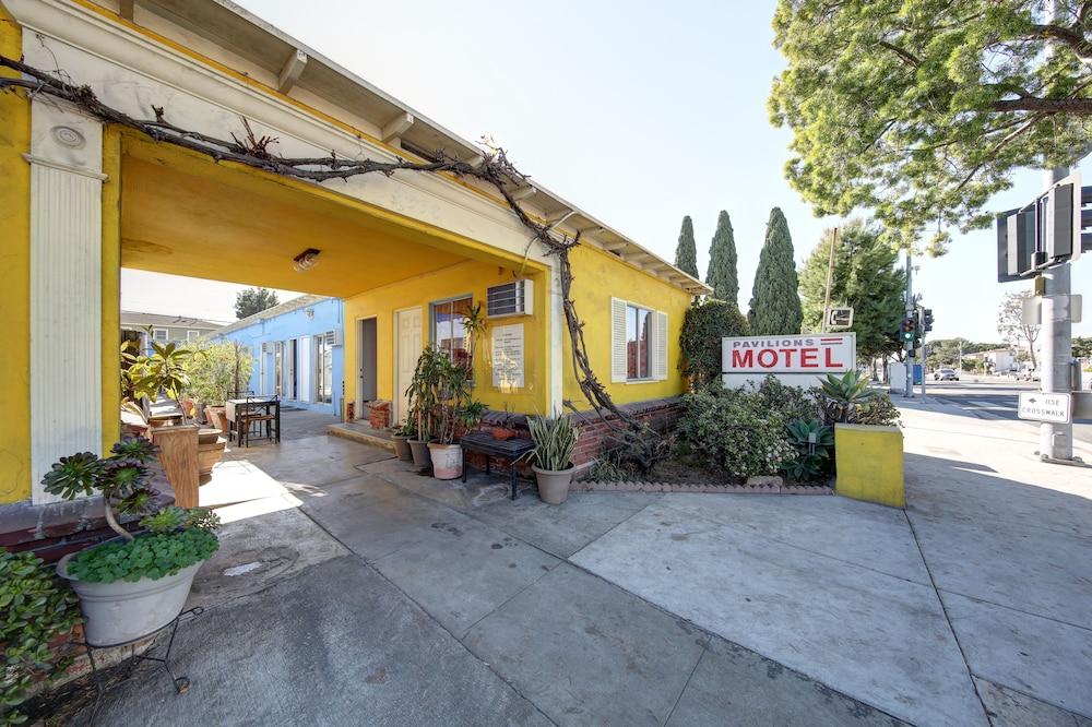 Pavilions Motel photo 44