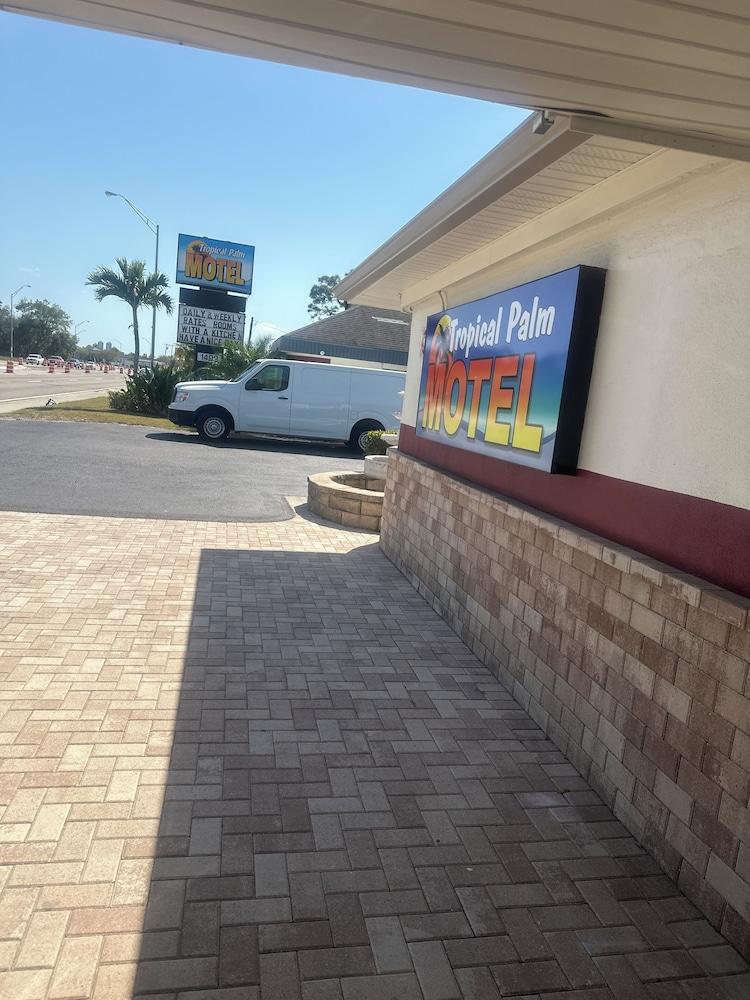 Tropical Palm Motel photo 12