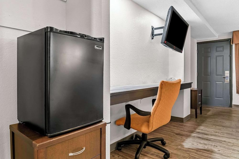 Rodeway Inn & Suites Saginaw I-675 photo 44