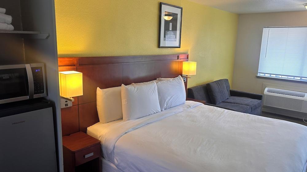 Lakeshore Inn Water Front photo 23