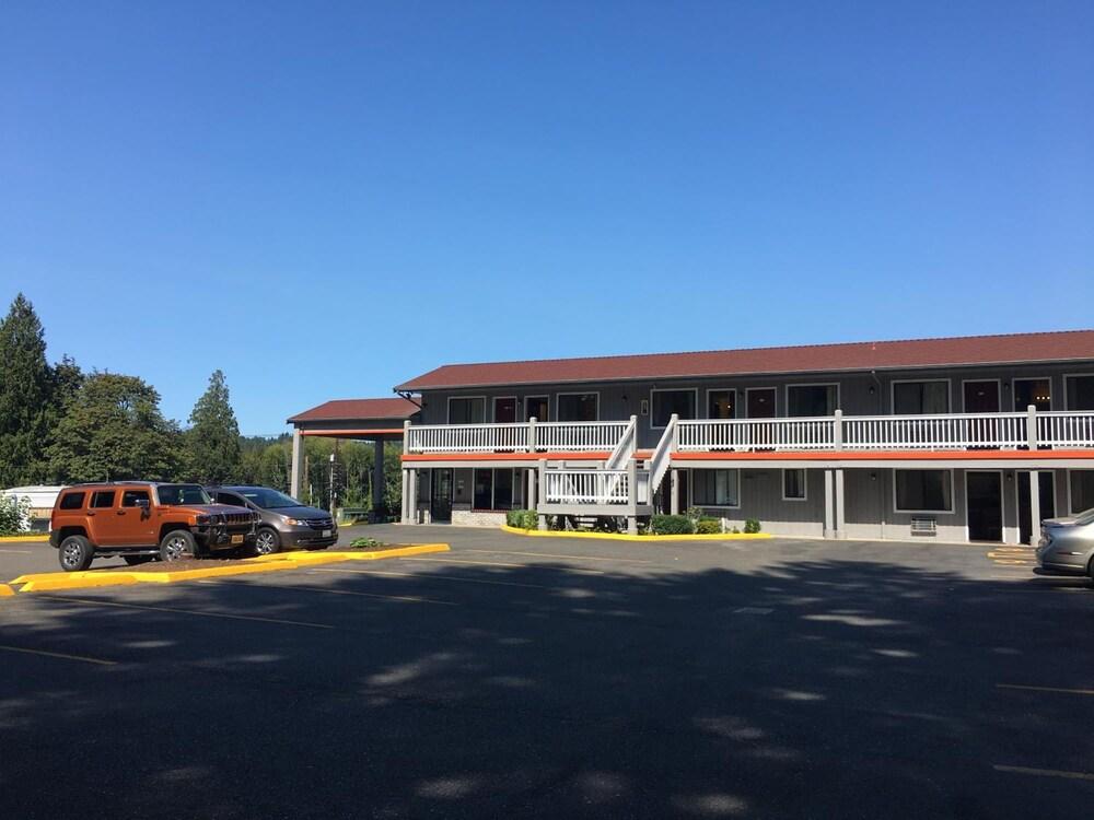 Belfair Motel photo 37