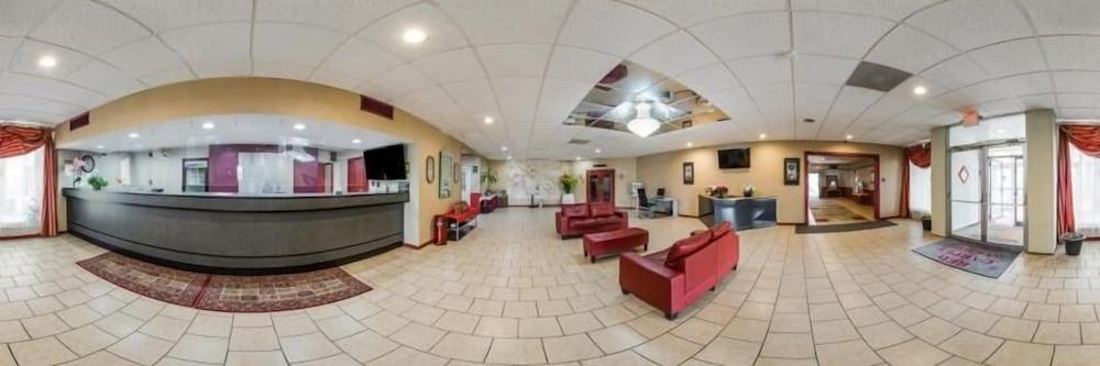 Red Carpet Inn Hazleton photo 3