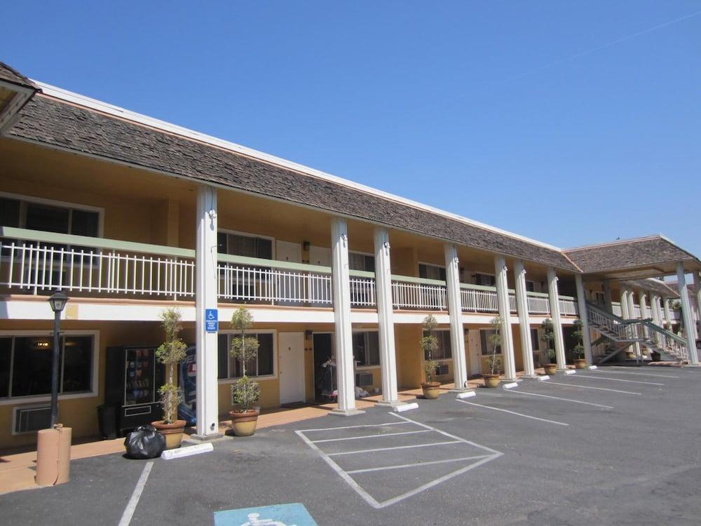 Caravelle Inn Extended Stay photo 17