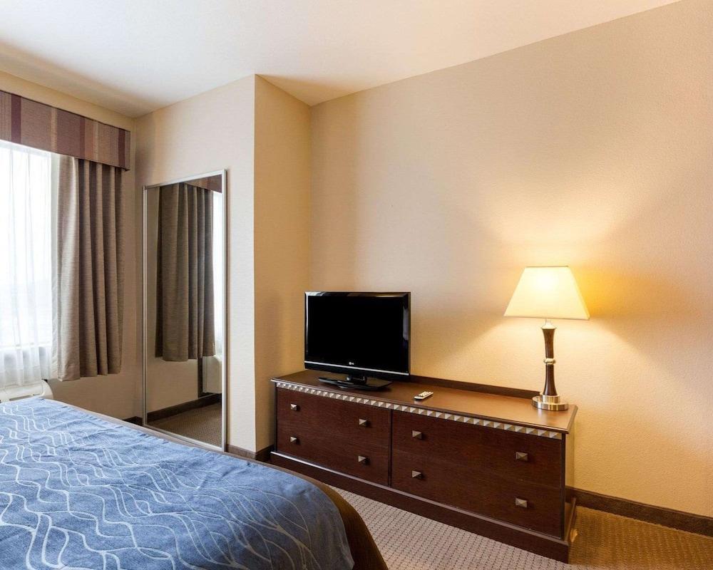 Comfort Inn & Suites Winnie photo 18