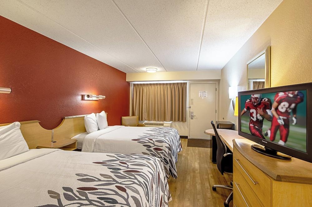 Red Roof Inn Utica photo 9