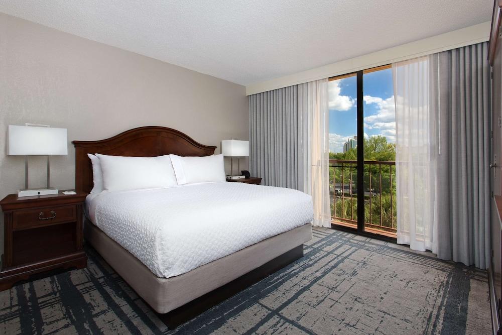 Embassy Suites by Hilton Orlando International Dr Conv Ctr photo 9