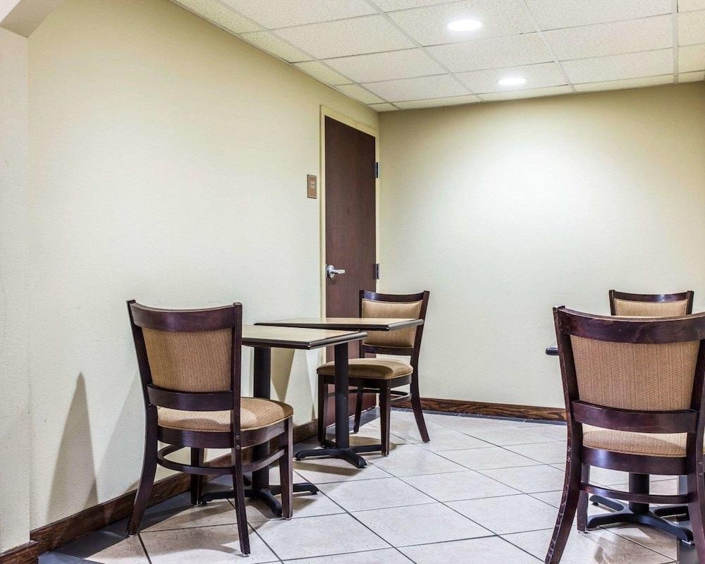 Country Hearth Inn & Suites photo 44