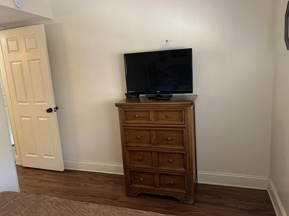 Oak Square Rentals photo 11