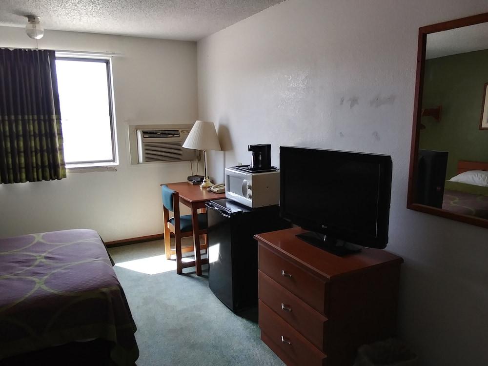 Capital O Amerihost Inn and Suites Kingdom City Hwy 54 MO photo 3