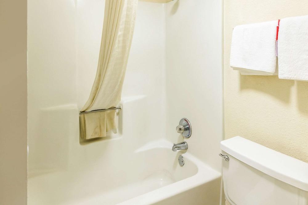Econo Lodge Andalusia photo 23