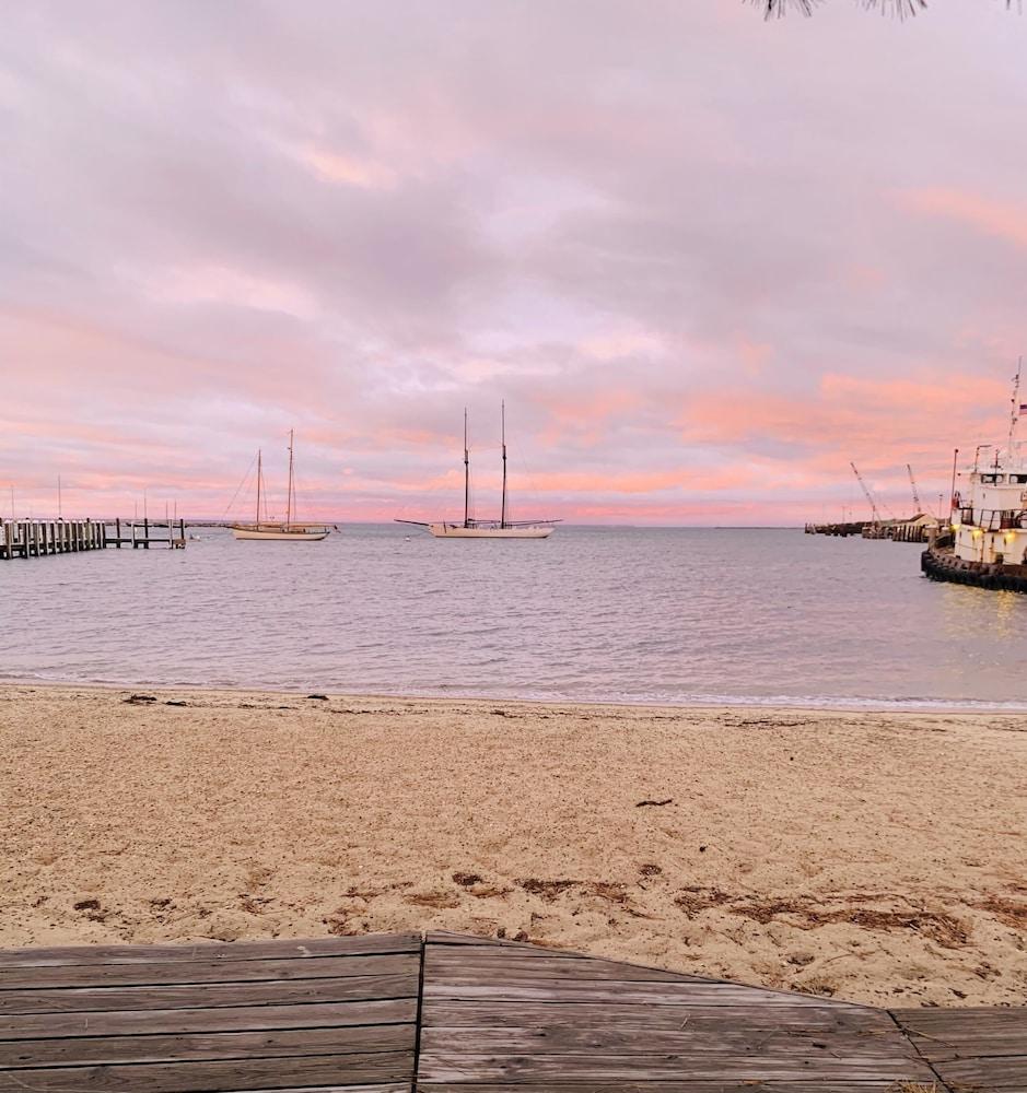 Vineyard Harbor Motel - Private Beach photo 21