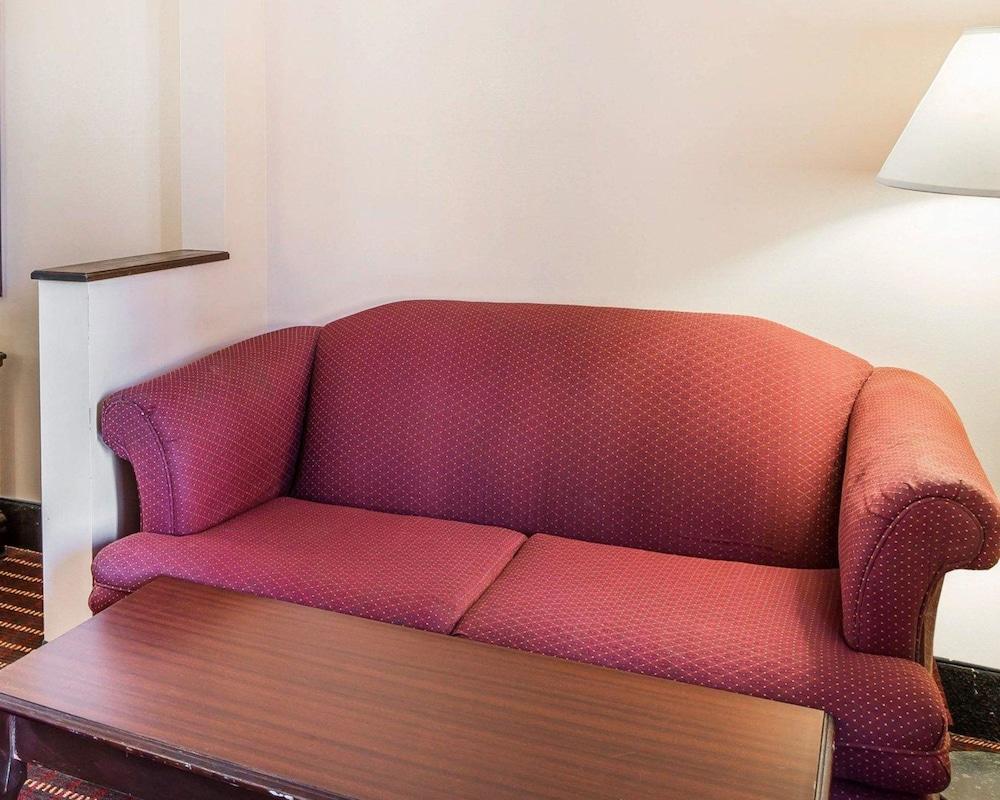 Econo Lodge McDonough South photo 14