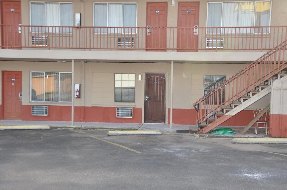 Budget Inn photo 10