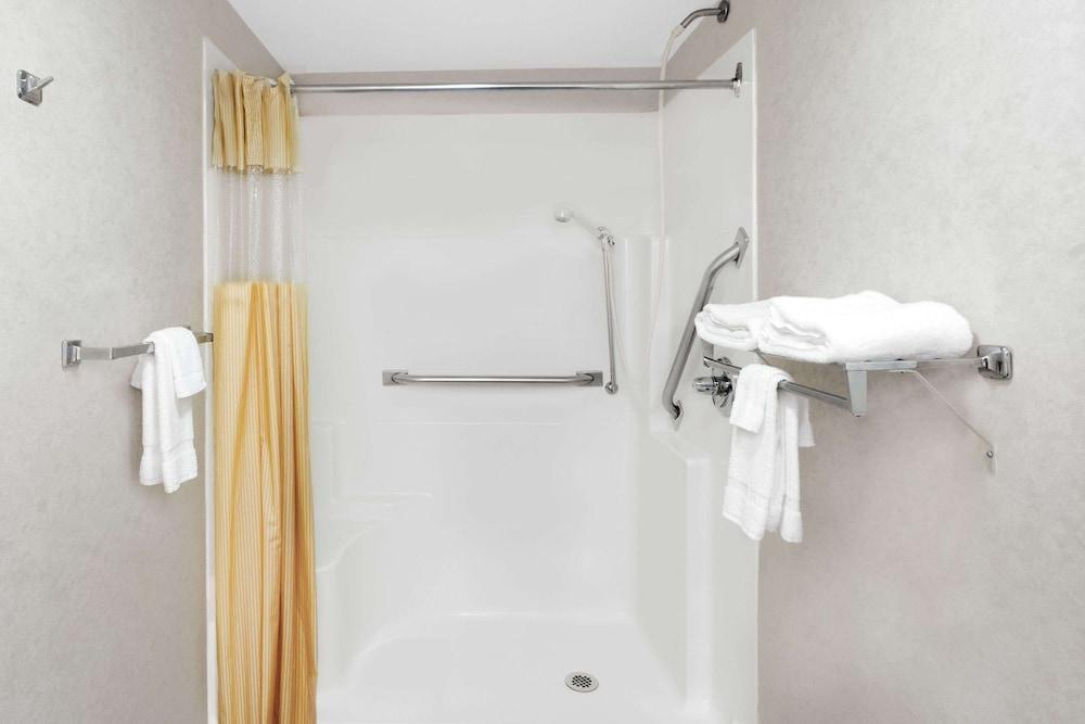 Days Inn by Wyndham Morristown photo 13