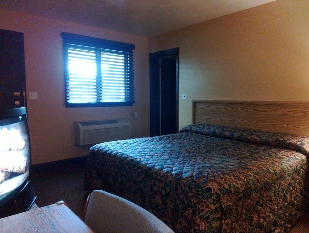 Colonial Inn Motel photo 18