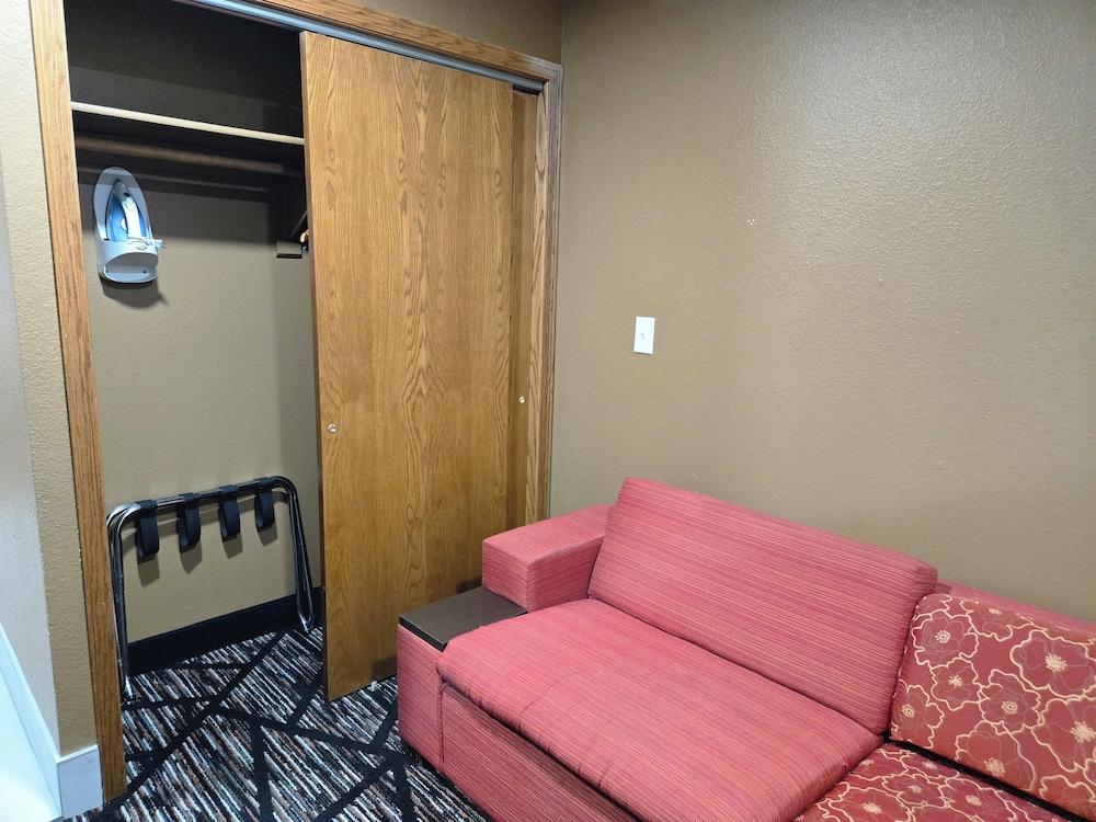 Town House Extended Stay Hotel Downtown photo 4