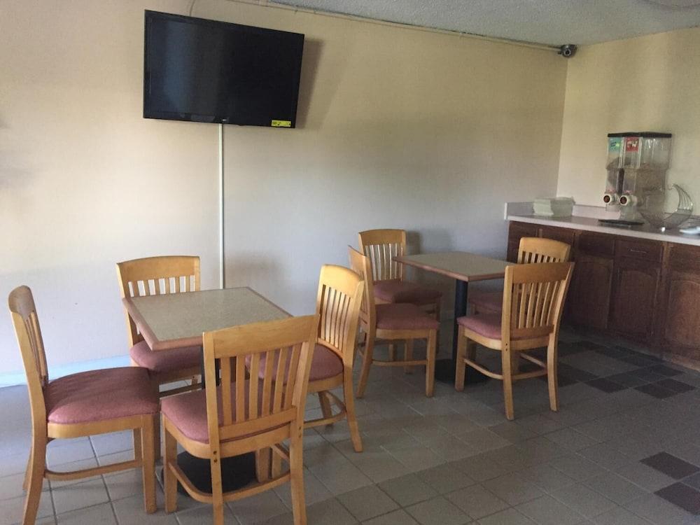 Americas Best Value Inn Manchester, TN photo 10