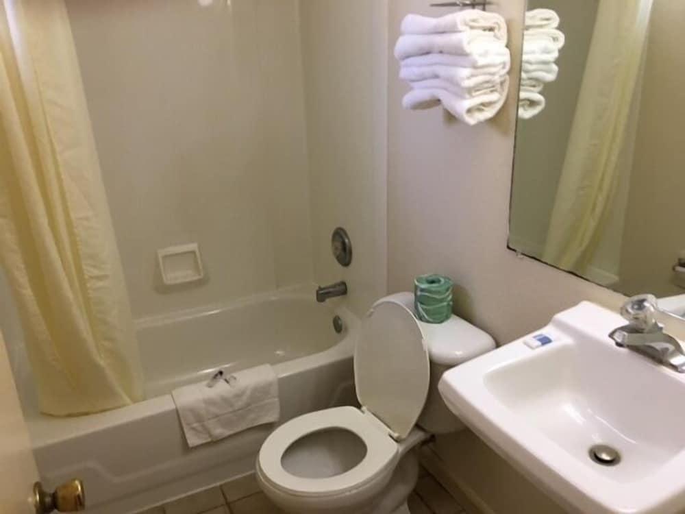 Colonade Motel photo 5