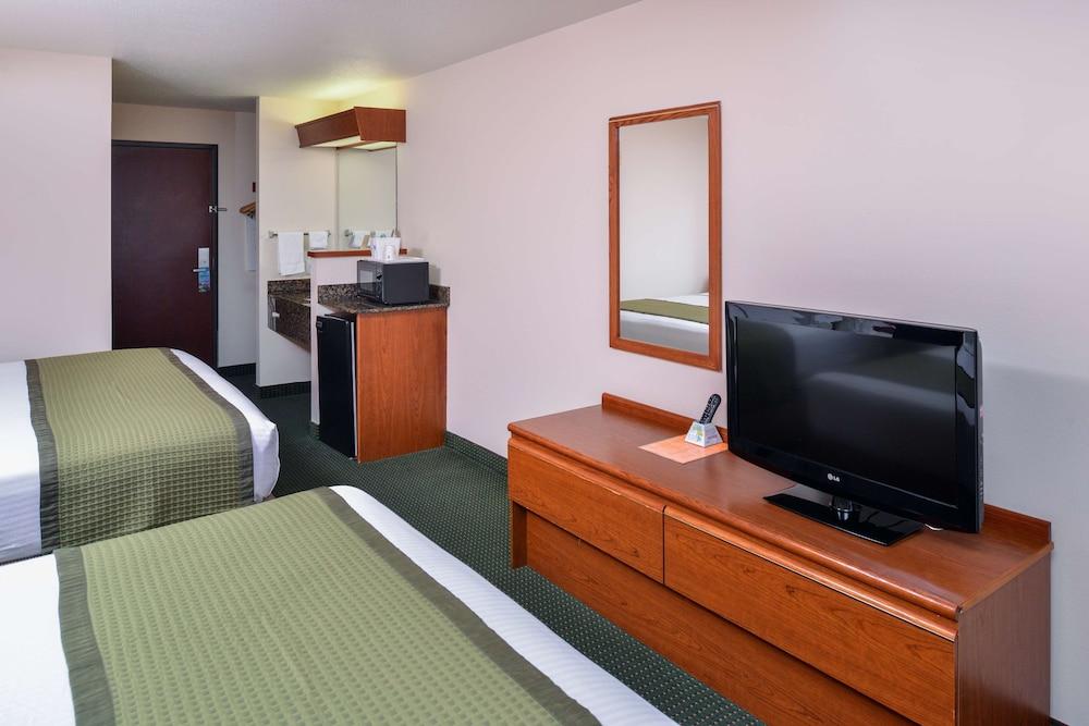 Travelodge Suites by Wyndham Newberg photo 18