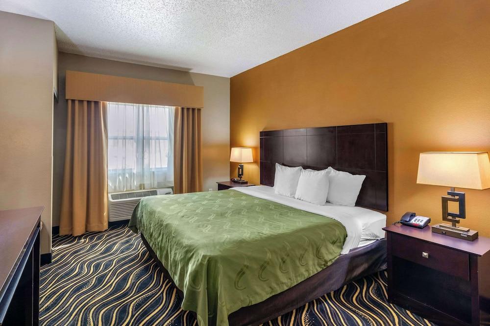 Quality Suites Addison - Dallas photo 36