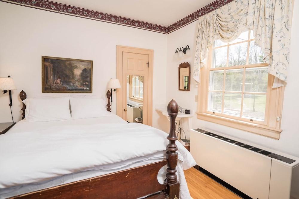 Historic General Lewis Inn photo 27